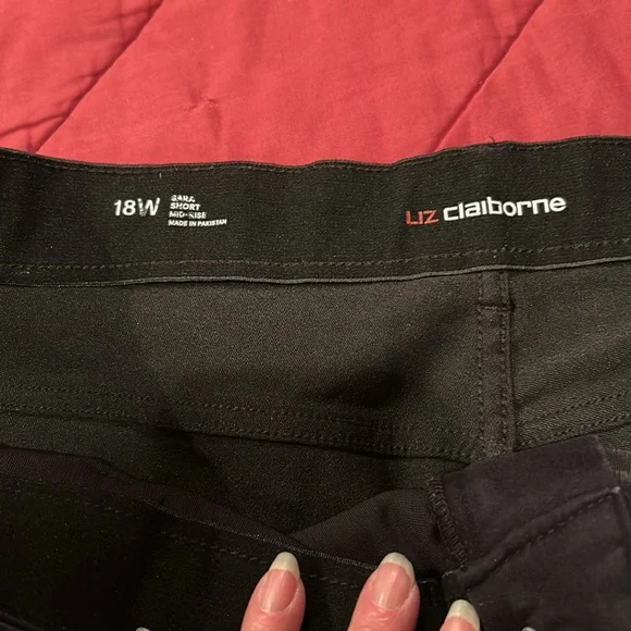 Josephine Studios 18 W - Women's Black Shorts 12” inseam - Picture 2 of 5